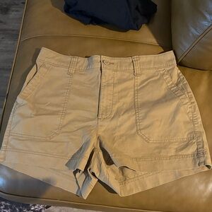 Old Navy Women's Cargo Shorts in Tan